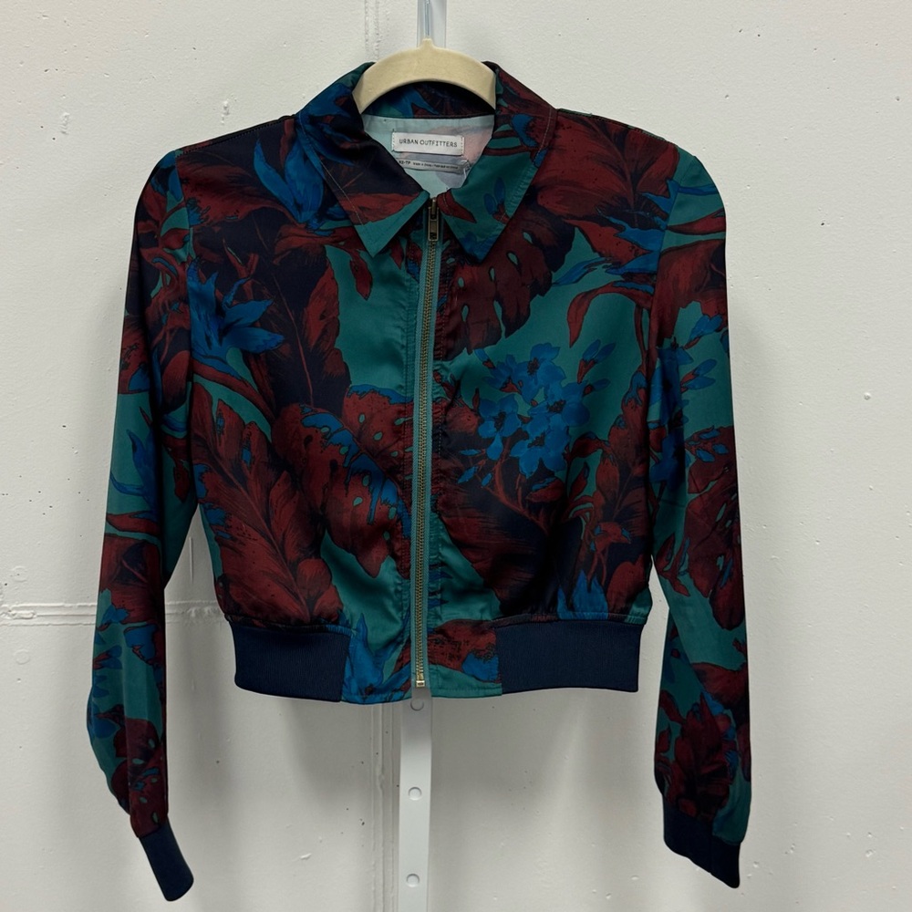 NWT Urban Outfitters Floral Leaf Print Floral Zip Up Satin Cropped Bomber XS